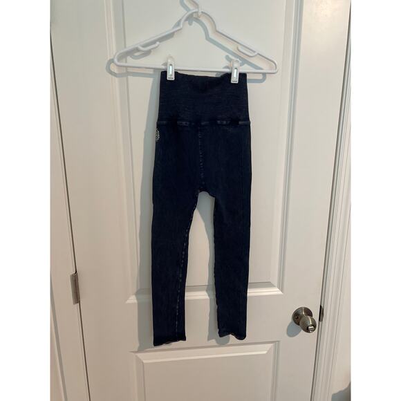 Free People Movement Ultra High Waisted Leggings – Size XS/S – Vintage - Picture 4 of 5